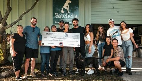 Group photo of Satchel's staff and Zelda organization respresentatives presenting the $10000 check.