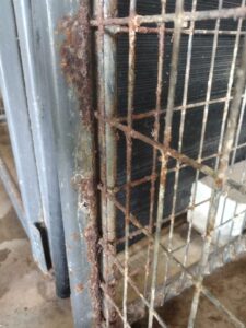 A rusty kennel