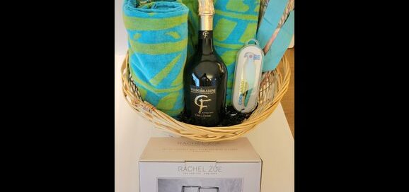 Picture of the basket showing a bottle of wine.